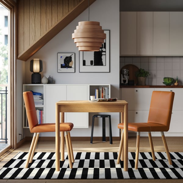 Round oak dining table 4-seater